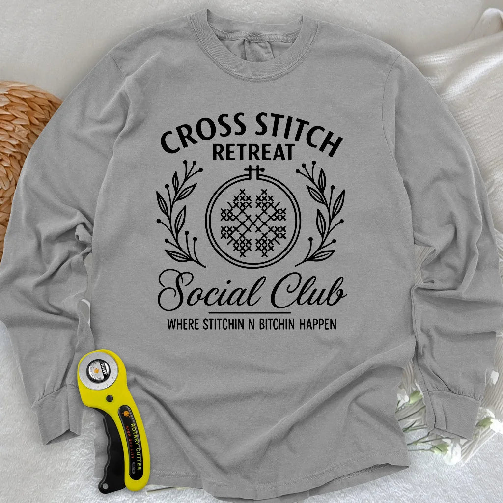 T-shirt Ă manches longues de la retraite de point de croix