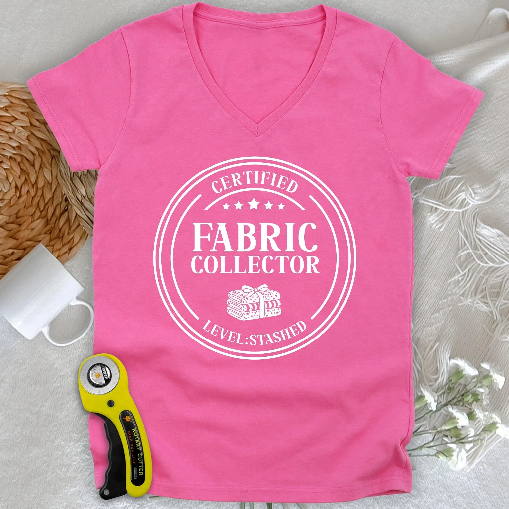 Dame collectionneuse de tissus certifiée Col en V