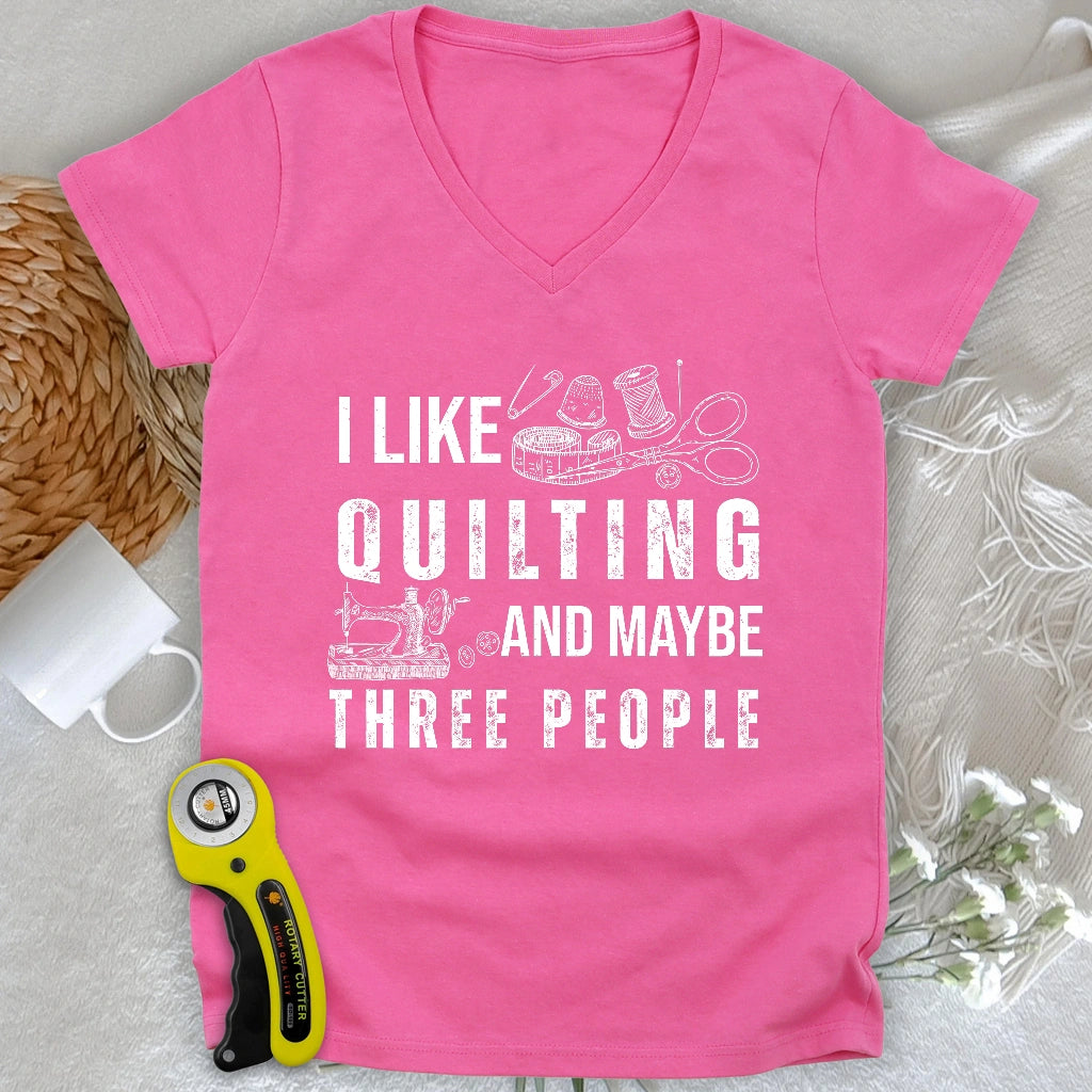 Quilting & 3 People V-neck