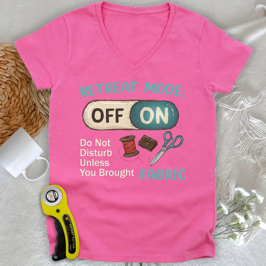 Retreat Mode: ON Lady V-neck