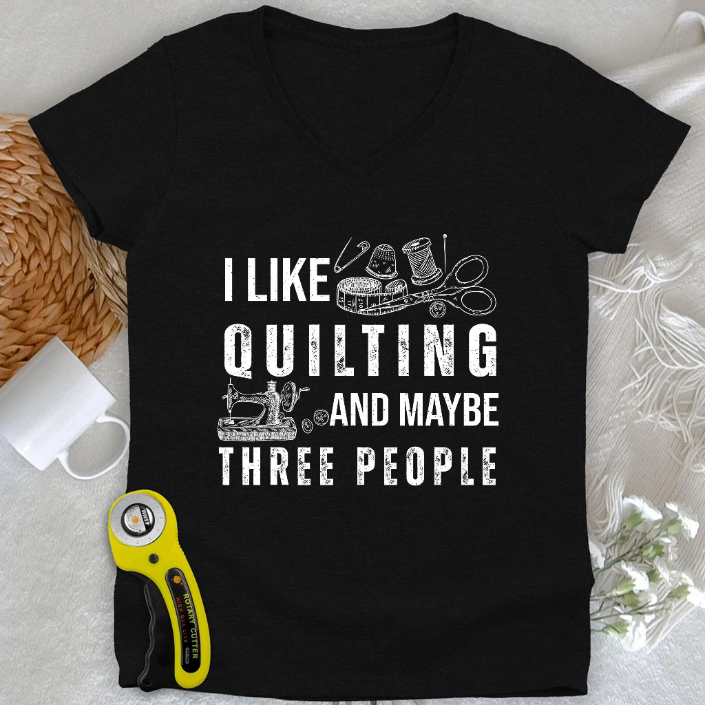 Quilting & 3 People V-neck