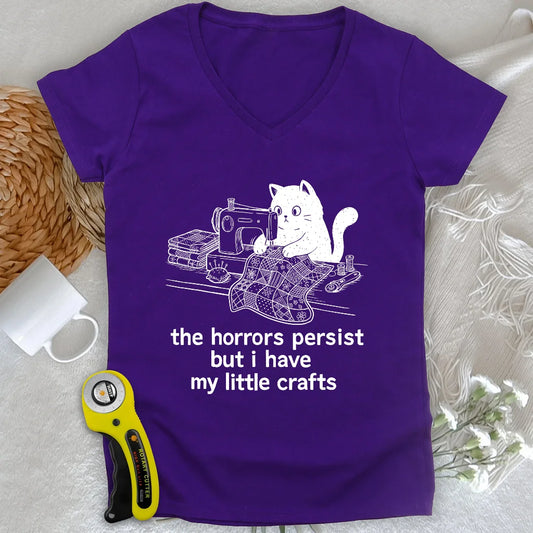 Little Crafts vs. The World Damen V-Ausschnitt