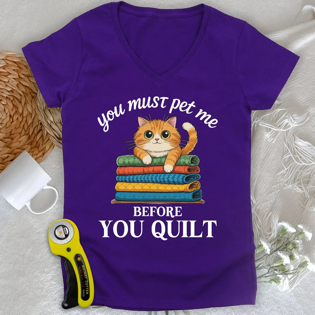 Pet me first, quilt later - Dame Col en V