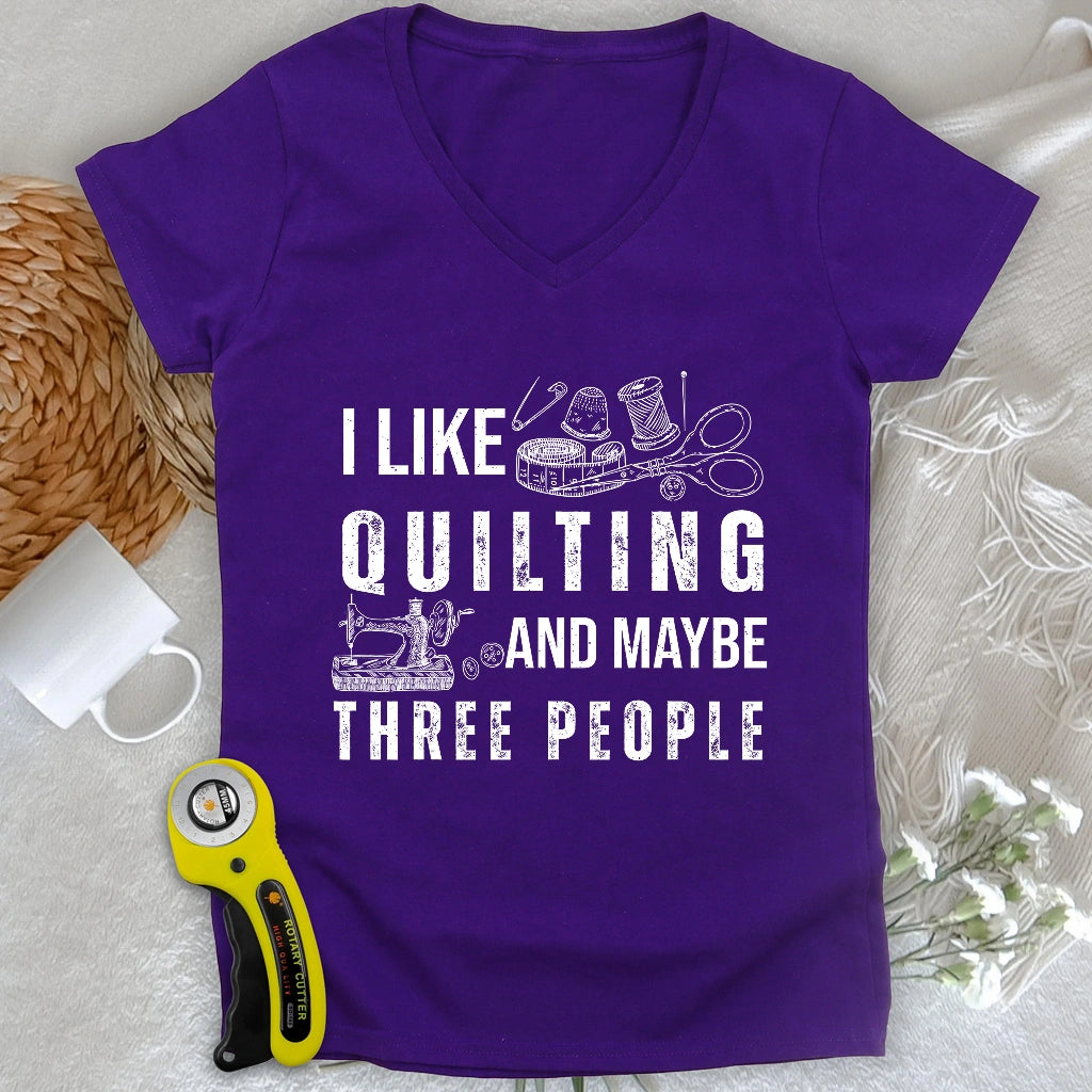 Quilting & 3 People V-neck