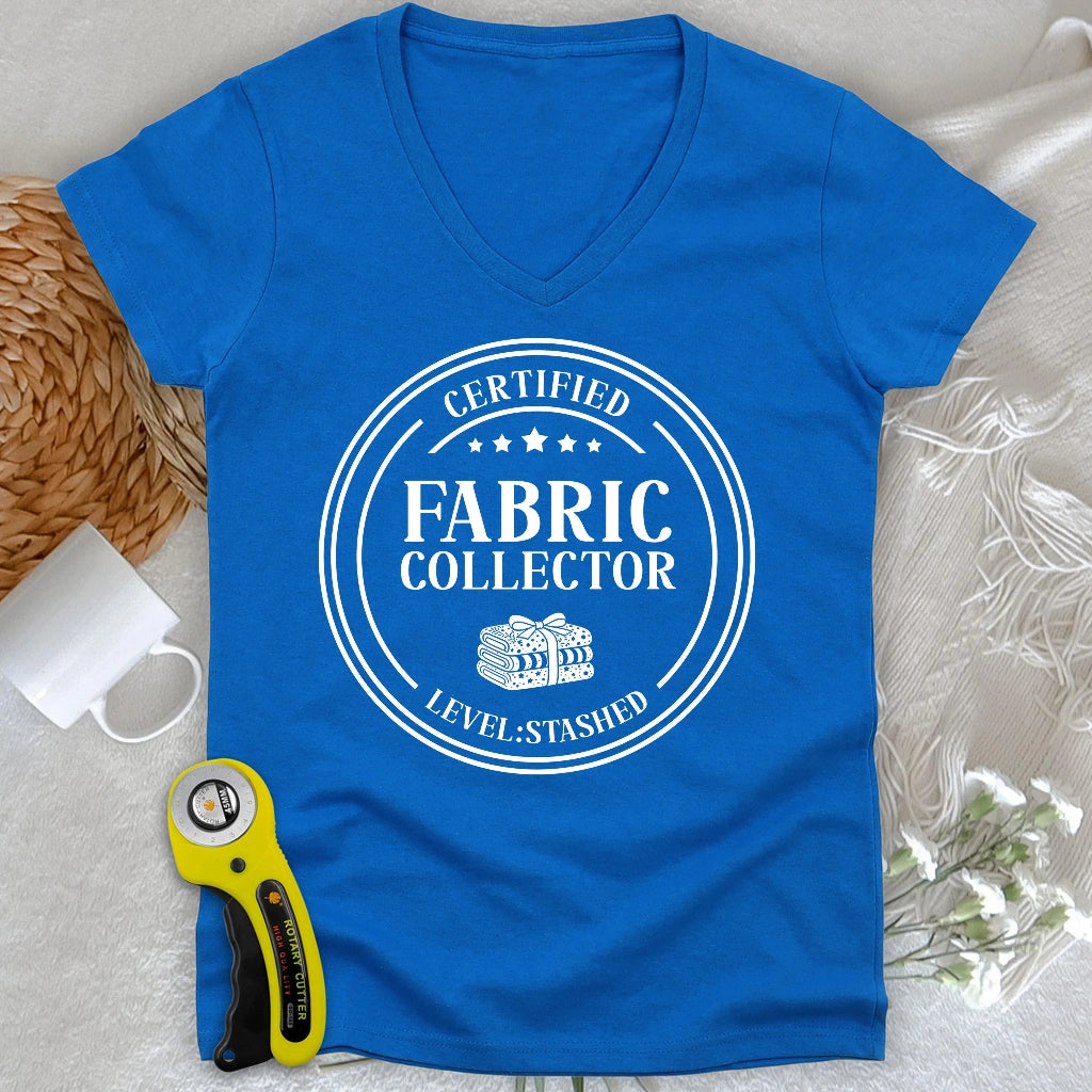 Dame collectionneuse de tissus certifiée Col en V