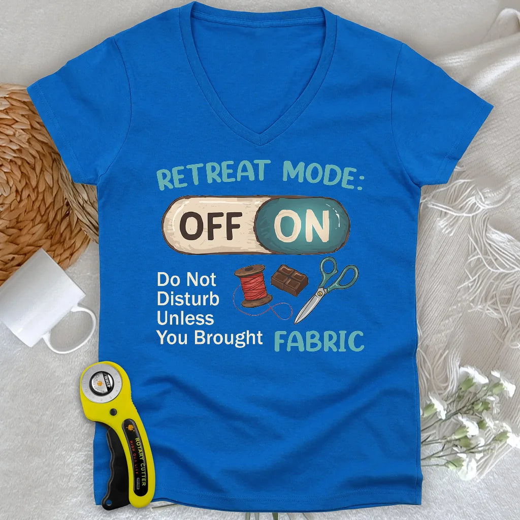 Retreat Mode: ON Lady V-neck