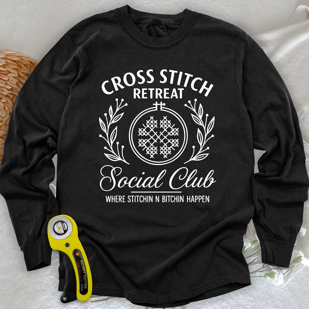 T-shirt à manches longues de la retraite de point de croix