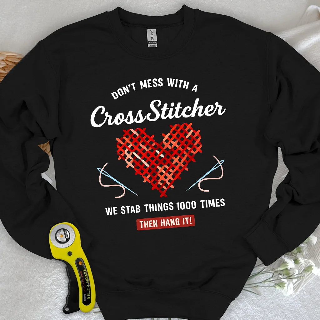 Lass dich nicht mit einer Kreuzstickerin anlegen Sweatshirt