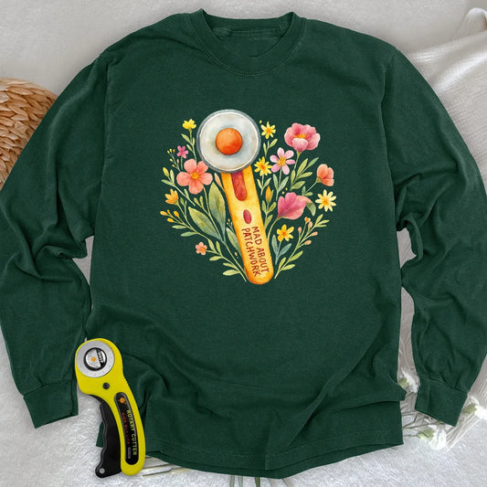 Blumiges Langarm-T-Shirt mit Aussparungen