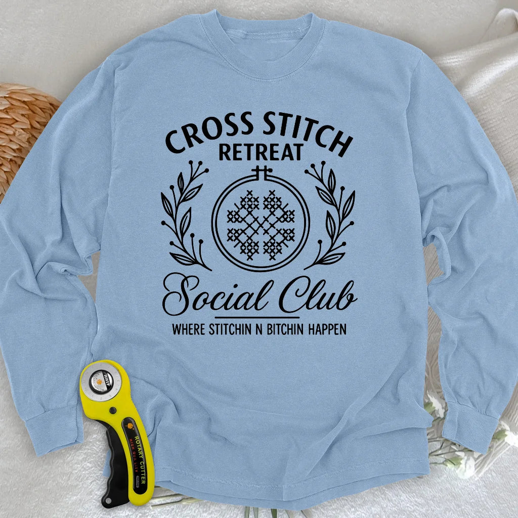 T-shirt à manches longues de la retraite de point de croix