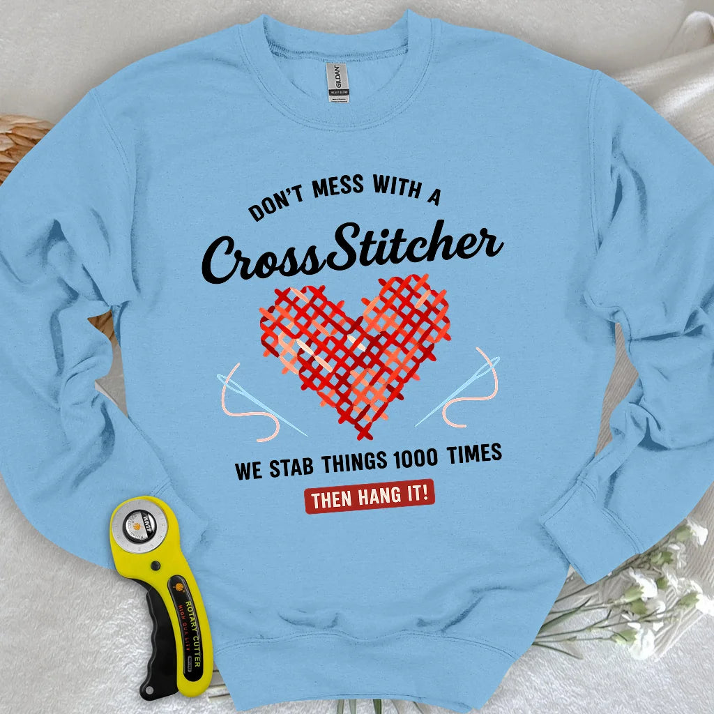 Lass dich nicht mit einer Kreuzstickerin anlegen Sweatshirt