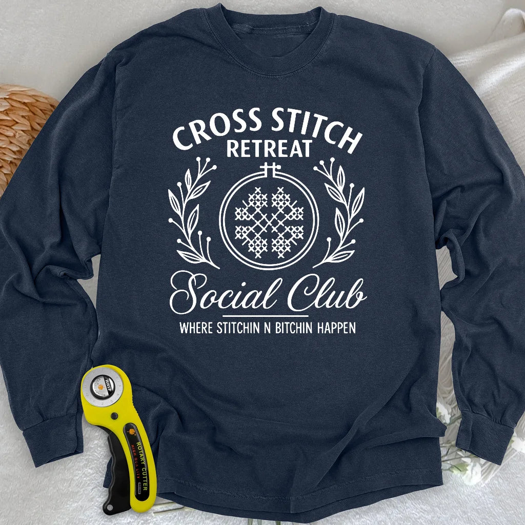 T-shirt à manches longues de la retraite de point de croix