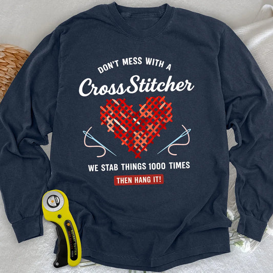 Langarm-T-Shirt "Don't Mess With a Cross Stitcher"