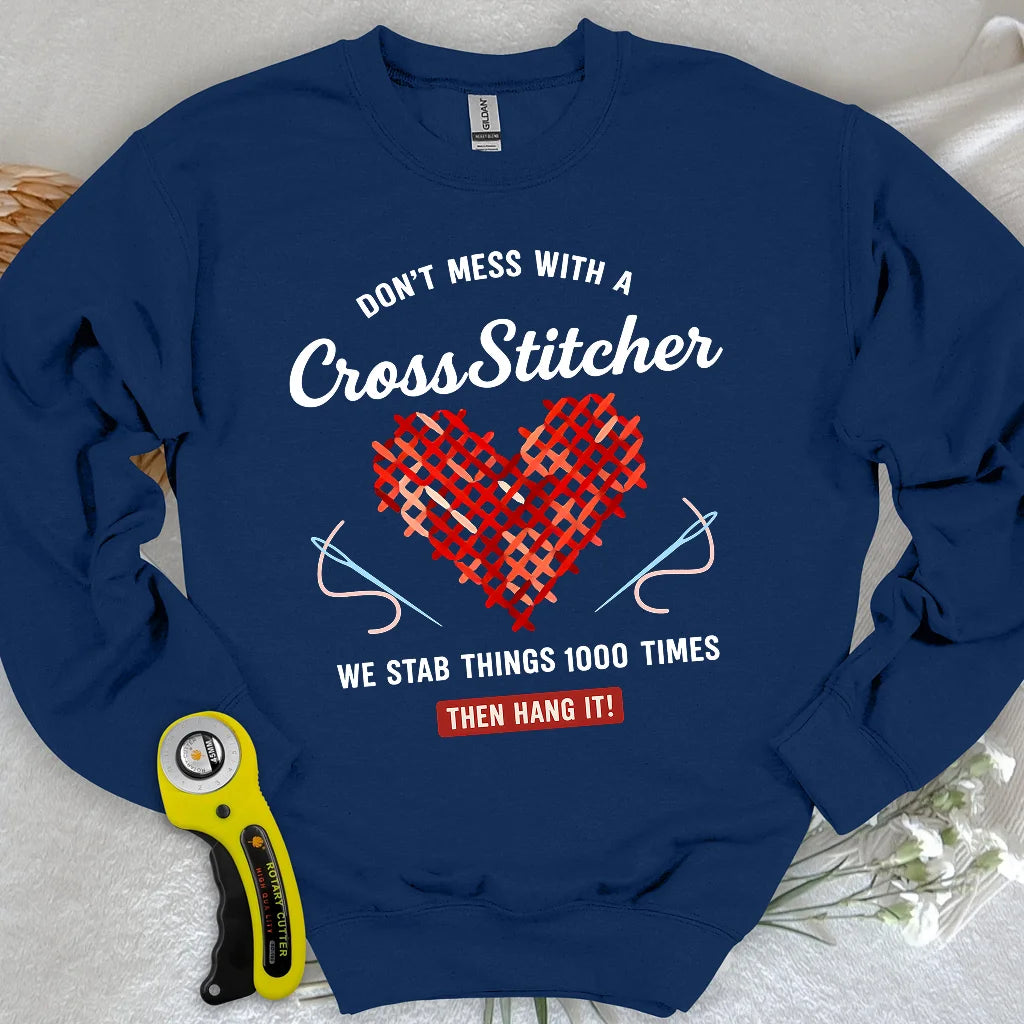 Lass dich nicht mit einer Kreuzstickerin anlegen Sweatshirt