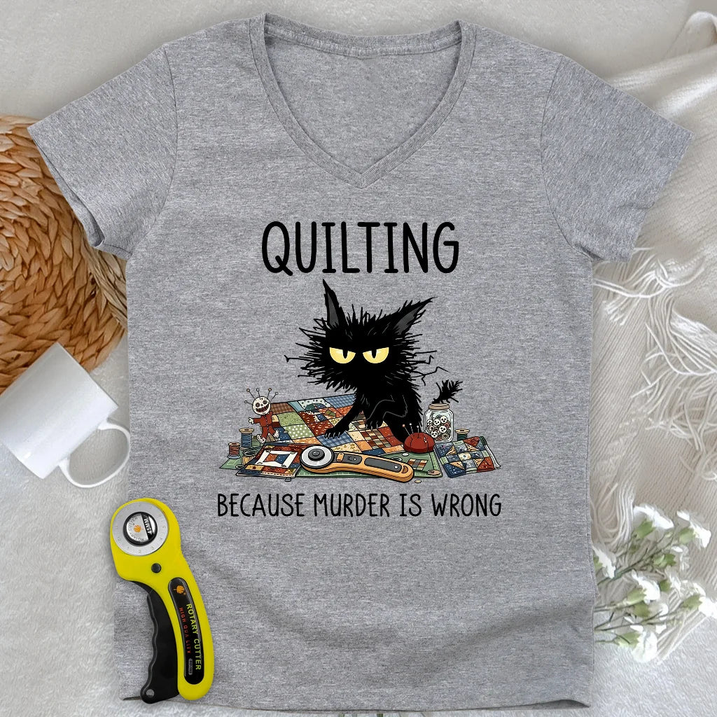 T-shirt col V « Grumpy Quilter Cat Lady »