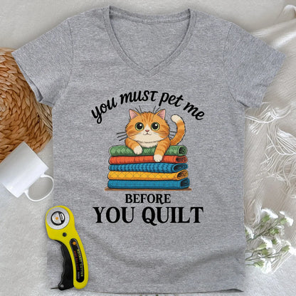 Pet me first, quilt later - Dame Col en V