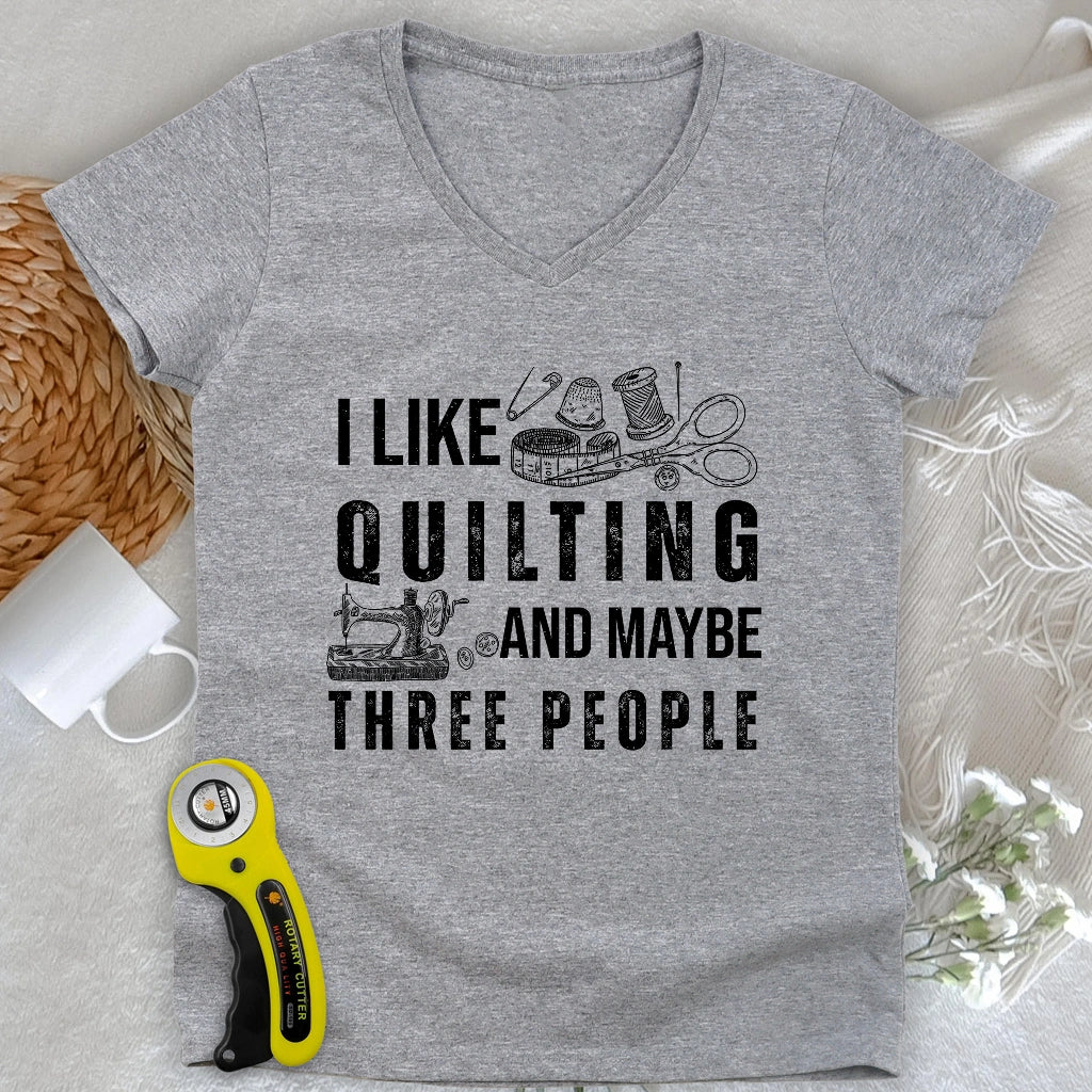 Quilting & 3 People V-neck