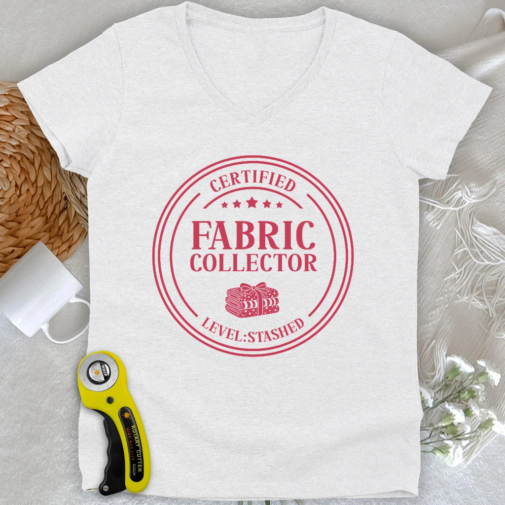 Dame collectionneuse de tissus certifiée Col en V